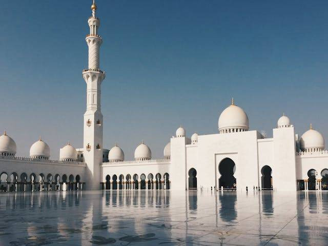 ilustrasi Masjid Syekh Zayed Abu Dhabi (pexels.com/Pavlo Luchkovski)