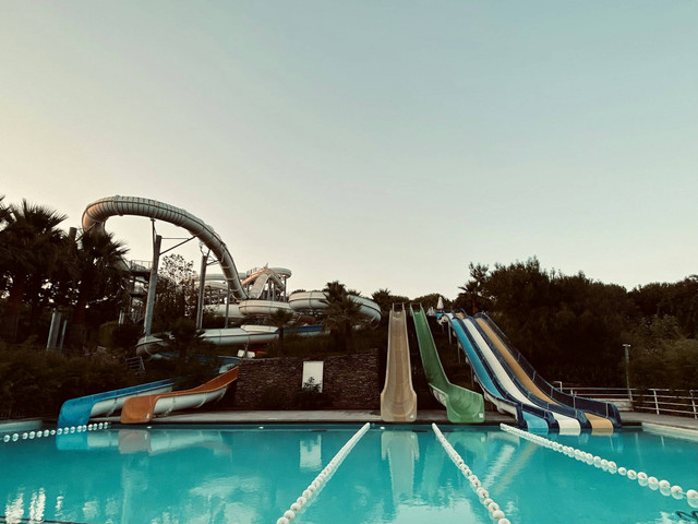 Taruma Leisure Waterpark. Foto hanya ilustrasi, bukan gambar sebenarnya. Sumber: Unsplash/ Cemre Pacun. 