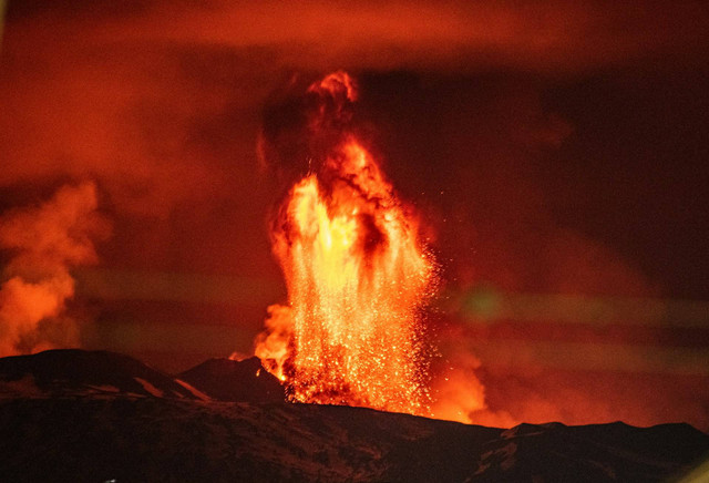 Ilustrasi Apa yang Terjadi Setelah Gunung Meletus. Sumber: Unsplash.com/Piermanuele Sberni