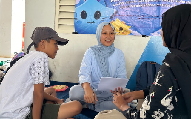 Proses penilaian indikator keberhasilan program gratitude pada anak-anak Kampung Bayam Madani, Jakarta Utara (1/6/2024). (Sumber foto: Dokumentasi pribadi tim Pancatara)