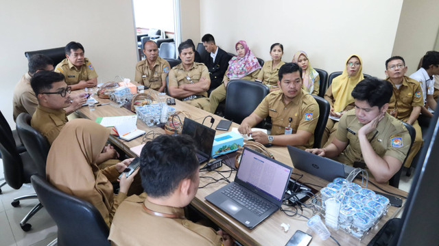 Rapat  Pembahasan Policy Brief Strategi Penerapan Digitalisasi MPP di Daerah di Ruang Rapat Pustrajakan KKPP Gedung Krisna Lt. 3 BSKDN Kemendagri pada Senin (3/6/2024). Foto: Dok BSKDN Kemendagri