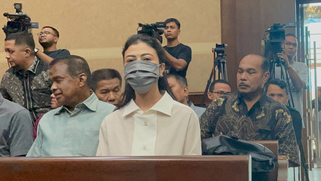 Putri eks Mentan Syahrul Yasin Limpo, Indira Chunda Thita (tengah) tiba di ruang sidang Pengadilan Tipikor, Jakarta Pusat, Rabu (5/6/2024). Foto: Fadhil Pramudya/kumparan