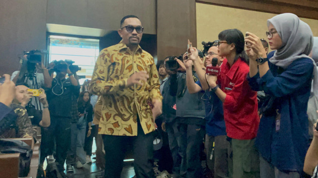 Bendahara Umum Partai NasDem Ahmad Sahroni tiba di ruang sidang Pengadilan Tipikor Jakarta Pusat, Rabu (5/6/2024). Foto: Fadhil Pramudya/kumparan