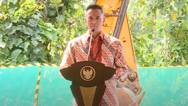 Presiden Direktur dan Chief Executive Officer (CEO) Bakrie & Brothers Anindya Novyan Bakrie menghadiri peresmian Groundbreaking Nusantara Sustainability Hub. Foto: YouTube/Sekretariat Presiden