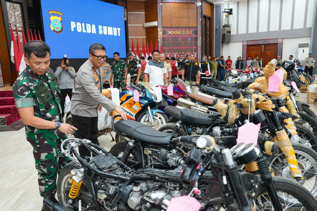 Polda Sumut bersama Kodam I Bukit Barisan mengamankan belasan moge hingga ayam siam hasil selundupan dari Thailand. Foto: Polda Sumut