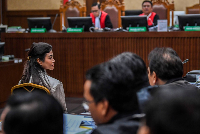 Ketua Umum Garnita Malahayati Partai NasDem sekaligus Anak kandung Syahrul Yasin Limpo, Indira Chunda Thita Syahrul saat menjadi saksi pada sidang kasus SYL di Pengadilan Tipikor, Jakarta, Rabu (5/6/2024). Foto: Galih Pradipta/ANTARA FOTO