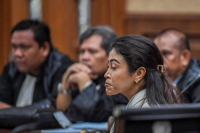 Ketua Umum Garnita Malahayati Partai NasDem sekaligus Anak kandung Syahrul Yasin Limpo, Indira Chunda Thita Syahrul saat menjadi saksi pada sidang kasus SYL di Pengadilan Tipikor, Jakarta, Rabu (5/6/2024). Foto: Galih Pradipta/ANTARA FOTO