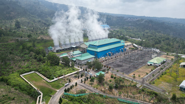 PLTP Ulubelu 2x55MW, berperan dalam mendukung system kelistrikan wilayah sumatera bagian selatan. PLTP ini juga telah tersertifikasi REC (Renewable Energy Certificate) untuk mendukung program beyond kwh Korporat. Foto: PLN Indonesia Power