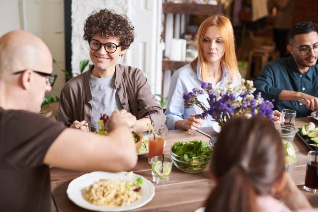 Cara makan di Pagi Sore. Foto hanya ilustrasi, bukan yang sebenarnya. Sumber: Pexels/fauxels