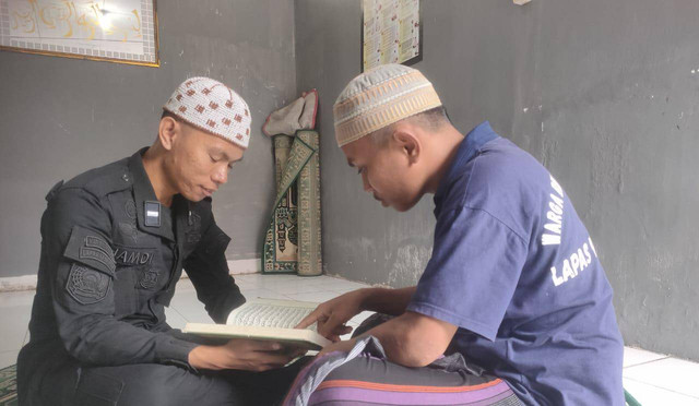 Wujud Pembinaan Kepribadian Warga Binaan Lapas Saparua Dibekali Baca Al-Quran