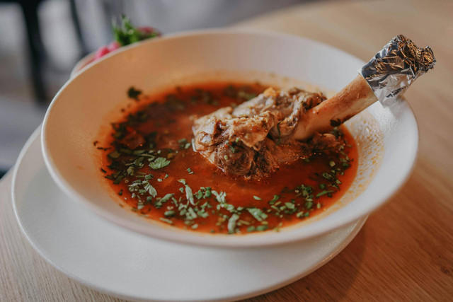 Bakso Iga Enak di Bandung. Foto hanya ilustrasi, bukan tempat yang sebenarnya. Sumber: pexels.com/Valeriya.