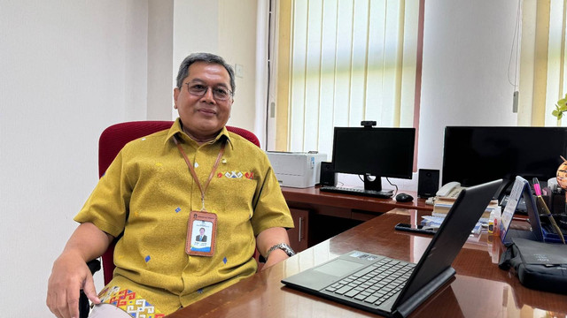 Direktur UT Yogyakarta, Agus Santoso saat ditemui Pandangan Jogja, di kampus UT Yogya, beberapa waktu lalu. Foto: Arif UT