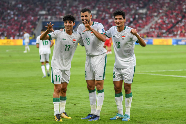 Pemain Timnas Irak melakukan selebrasi usai mencetak gol saat melawan Timnas Tim Nasional Indonesia dalam laga lanjutan Grup F Kualifikasi Piala Dunia 2026 zona Asia, di Stadion Utama Gelora Bung Karno (SUGBK), Senayan, Jakarta, Kamis (6/6/2024 Foto: Galih Pradipta/ANTARA FOTO