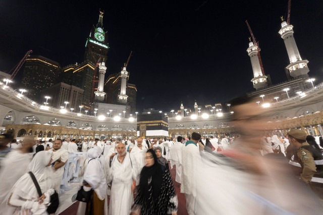 Umat Islam memadati Masjidil Haram di Makkah, Arab Saudi, Kamis (6/6/2024). Foto: Sigid Kurniawan / ANTARA FOTO