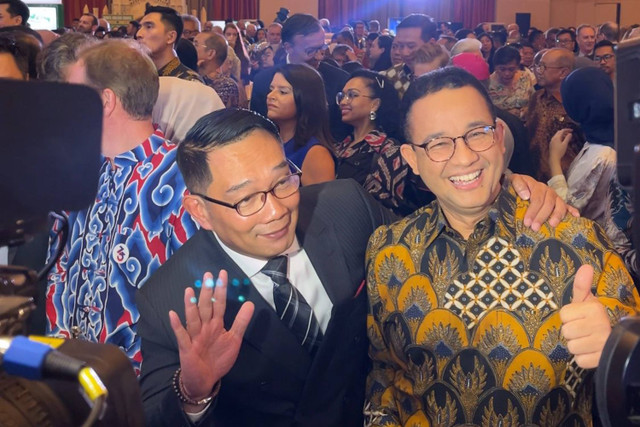 Ridwan Kamil dan Anies Baswedan di Acara Perayaan Hari Jadi ke-76 Raja Charles III di Ritz Carlton Jakarta Selatan, Kamis (6/6/2024). Foto: Tiara Hasna/kumparan