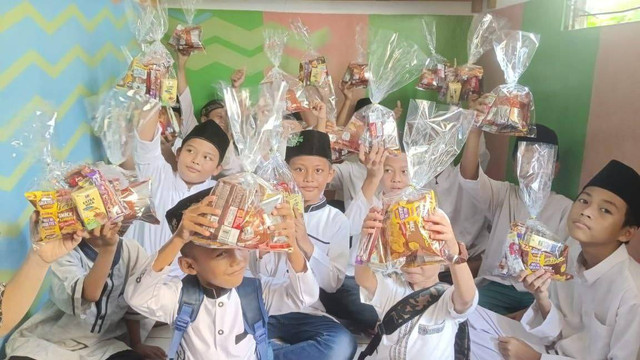 PT Infiniti Reka Solusi Berbagi Kebahagiaan untuk Yatim di Rumah Tahfidz Al-Fajr