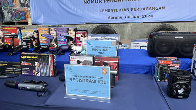 Sebagian barang elektronik impor PT Global Mitra Intitama (GMI) yang akan dimusnahkan di PT GMI, Serang, Banten, Kamis (6/6/2024). Foto: Widya Islamiati/kumparan