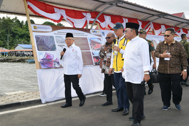 Wakil Presiden Ma'ruf Amin mengunjungi Pemukiman Nelayan Malawei, Kota Sorong, Jumat (7/6). Foto: Dok. BPMI Setwapres