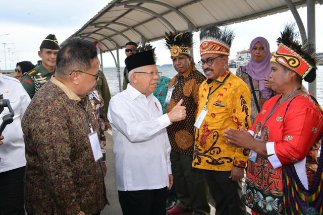 Wakil Presiden Ma'ruf Amin mengunjungi Pemukiman Nelayan Malawei, Kota Sorong, Jumat (7/6). Foto: Dok. BPMI Setwapres