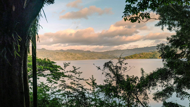 Waduk Cirata. Foto hanya ilustrasi, bukan tempat sebenarnya. Sumber: Unsplash/Fajriyan