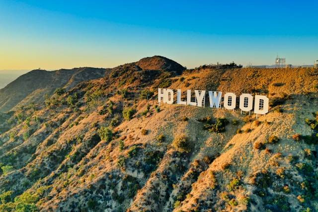 Ilustrasi untuk Aktor Hollywood Pria. Sumber: Unsplash/Venti Views