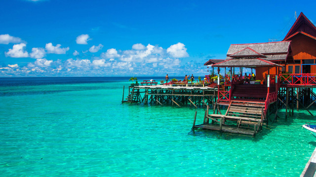 Keindahan Pulau Maratua. Foto: Riana Ambarsari/Shutterstock