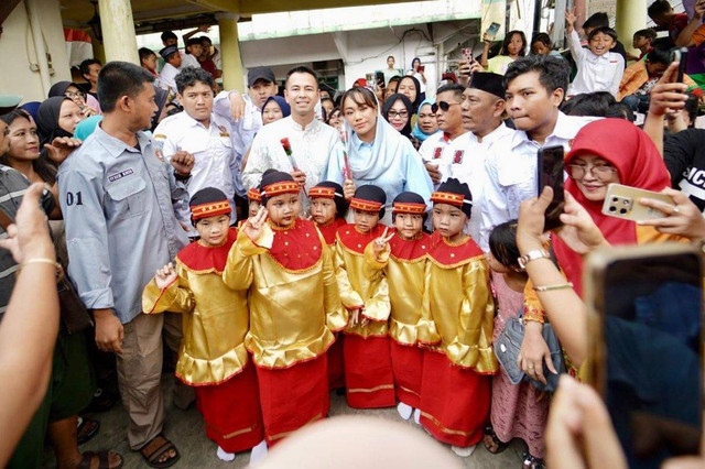 Raffi Ahmad dan Zita anjani di Paud Harapan Bangsa. Foto: PAN