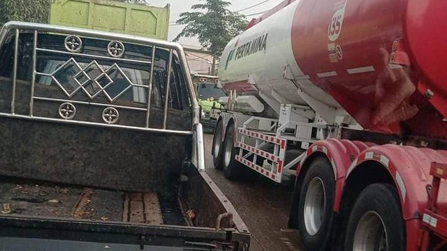 Kemacetan panjang akibat langkanya solar di Parung Panjang, Kabupate Bogor, Jumat (7/6/2024). Foto: Dok. Polsek Parung Panjang