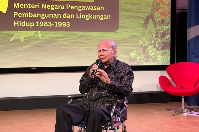 Prof Emil Salim pada Ocean-Climate Open Forum di AtAmerica Jakarta, Jumat (7/6/2024). Foto: Tiara Hasna/kumparan