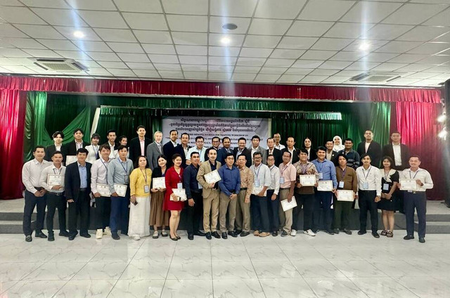 Jurnalis hingga peneliti di Asia Tenggara dan China dalam workshop The Role of Media in Combating Disinformation and Fake News in AI Context for Regional Peace, Stability, and Prosperity’. Dok. Royal Academy of Cambodia