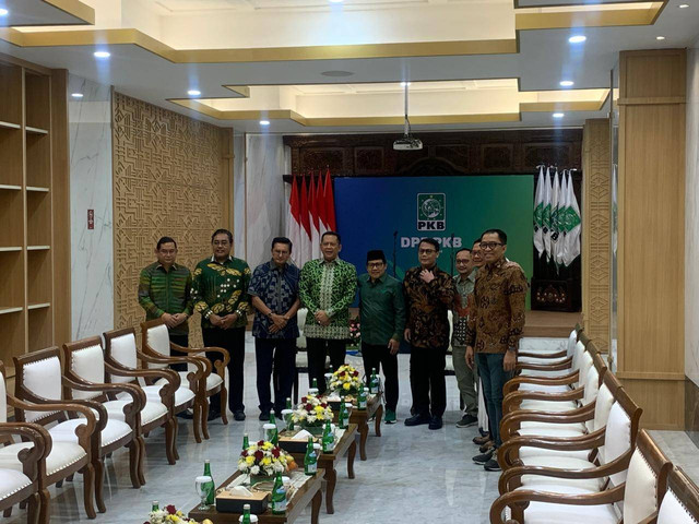 Pimpinan MPR menemui Ketum PKB Muhaimin Iskandar beserta elite partai di DPP PKB, Sabtu (8/6). Foto: Paulina Herasmaranindar/kumparan