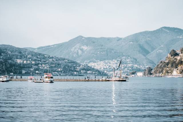 Daya Tarik Danau Como. ,Foto hanya ilustrasi bukan tempat sebenarnya. Sumber foto: Unsplash.com/Robert Tudor