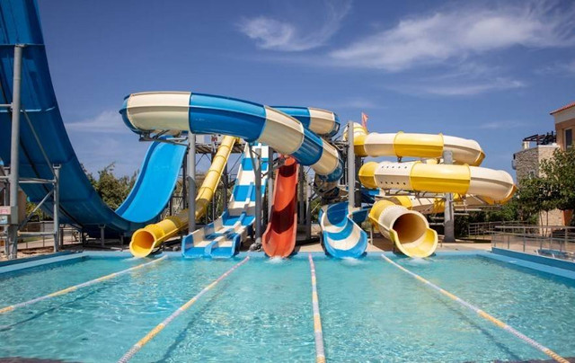 Waterpark terbesar di Bandung. Foto hanyalah ilustrasi bukan tempat sebenarnya. Sumber: Unsplash/Konrad Burdyn