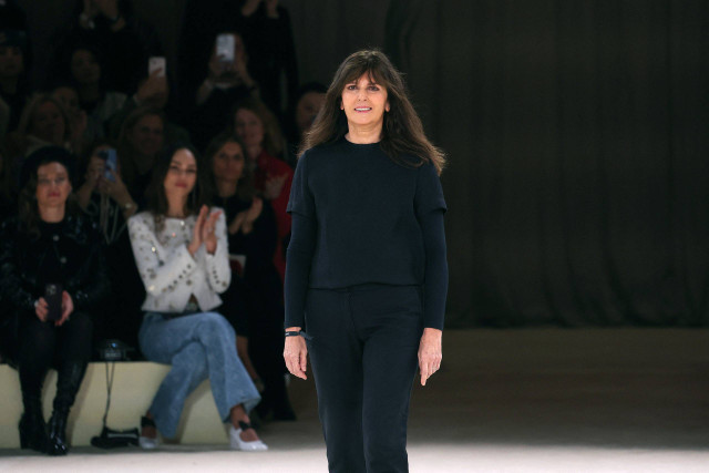 Desainer Virginie Viard meninggalkan posisi direktur artistik brand Chanel. Foto: AFP/EMMANUEL DUNAND