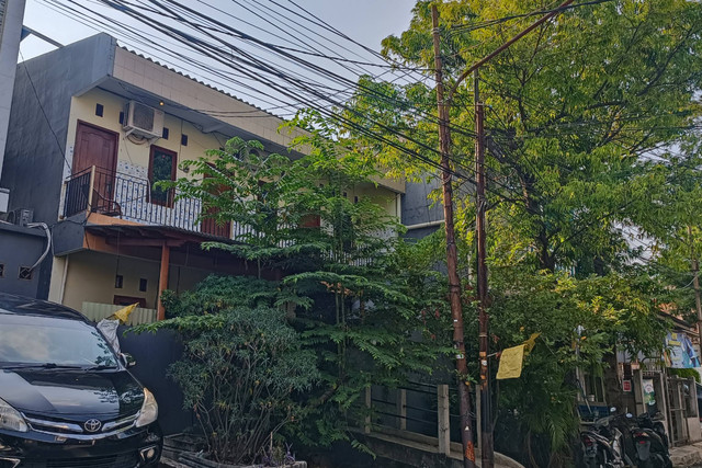 Suasana rumah duka BH, bos rental mobil yang jadi korban main hakim sendiri di Pati, di bilangan Cempaka Baru, Kemayoran, Jakarta Pusat, Sabtu (8/6/2024). Foto: Hedi/kumparan