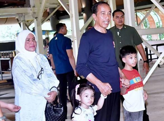 Presiden Jokowi bersama keluarga berlibur di TMII Foto: Rusman/Biro Pers Sekretariat Presiden