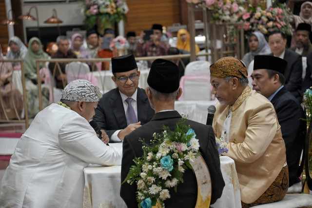 Anies Baswedan jadi saksi di pernikahan putri keempat Presiden PKS Ahmad Syaikhu. Foto: Dok. Istimewa