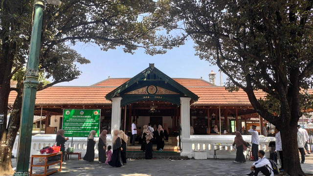 Sumber: Dokumen Pribadi (foto depan masjid)