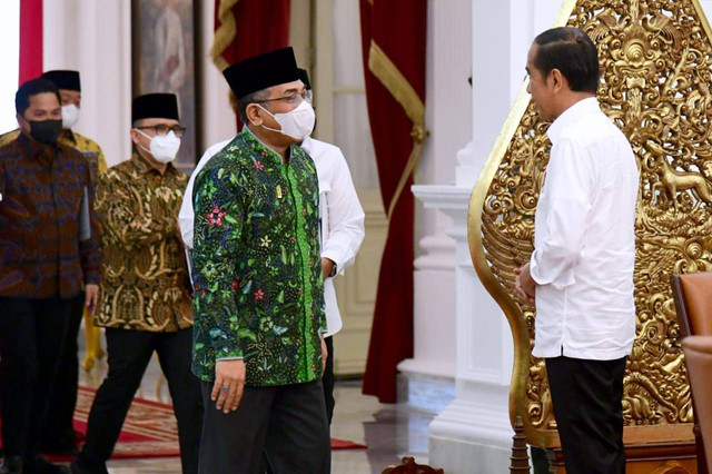 Foto Jokowi dan Elite PBNU dalam sebuah acara (Sumber foto: PresidenRI.go.id, https://www.presidenri.go.id/foto/presiden-jokowi-terima-ketua-umum-pbnu/ )