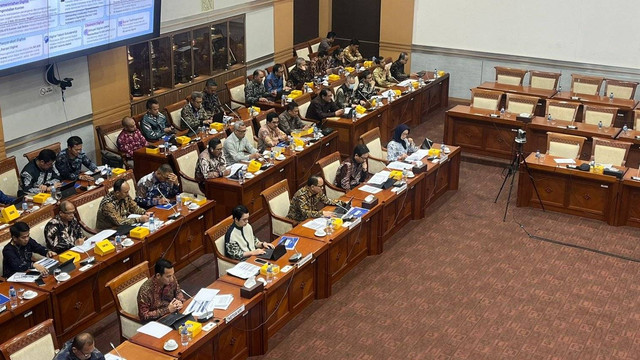 Komisi I DPR RI menggelar rapat dengan Menkominfo Budi Arie di Gedung Parlemen, Senayan, Jakarta, Senin (10/6/2024). Foto: Haya Syahira/kumparan