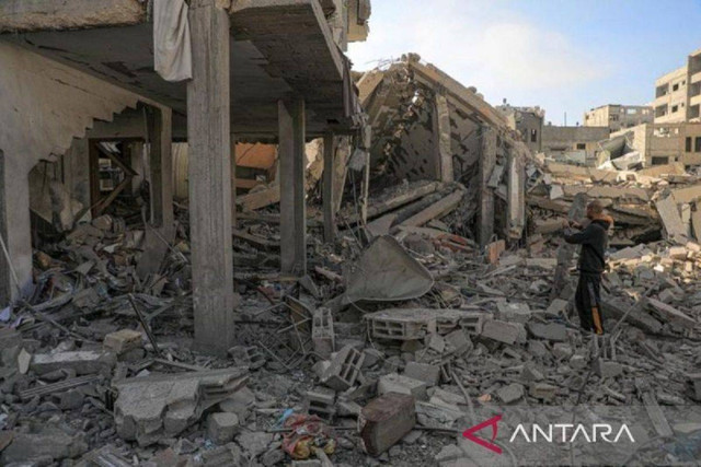 beberapa bangunan tersisa puing-puing akibat penyerangan israel di rafah. (Foto:antara)