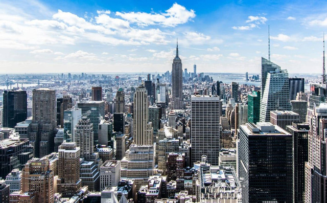 Ilustrasi Kota ( sumber: Empire State Building, New York, by Lukas Kloeppel https://www.pexels.com/)