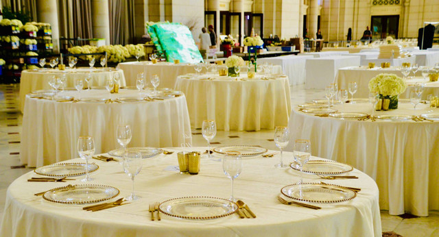 Banquet Hotel adalah, Sumber Unsplash Andra C Taylor Jr
