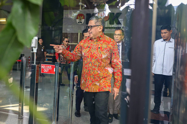 Sekjen PDIP Hasto Kristiyanto usai menjalani pemeriksaan  di Gedung Merah Putih, Jakarta, Senin (10/6/2024). Foto: Iqbal Firdaus/kumparan