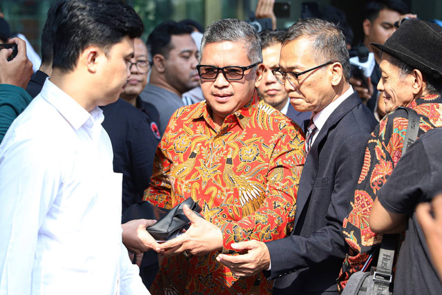 Sekjen PDIP Hasto Kristiyanto usai menjalani pemeriksaan  di Gedung Merah Putih, Jakarta, Senin (10/6/2024). Foto: Iqbal Firdaus/kumparan