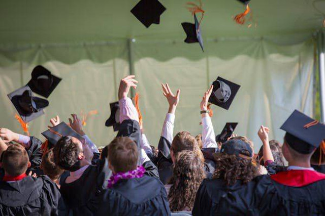 Ilustrasi contoh susunan acara wisuda SD. Sumber foto: Pexels/Emily Ranquist