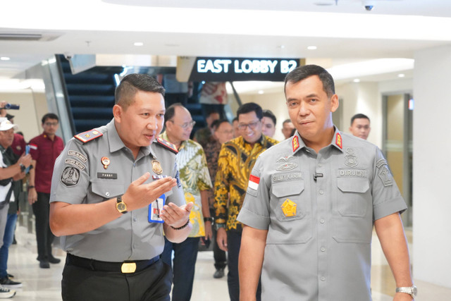 Dirjen Imigrasi, Silmy Karim meresmikan Immigration Lounge, unit layanan keimigrasian Kantor Imigrasi Kelas I Khusus Non TPI Jakarta Selatan di Pondok Indah Mall 3, Jakarta, Senin (20/6/2024). Foto: Dok. Dirjen Imigrasi