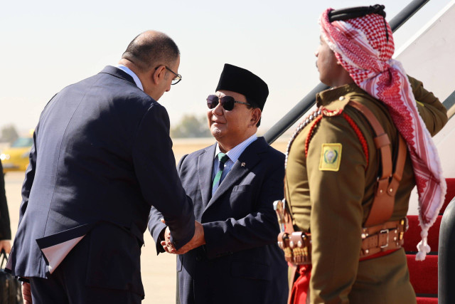 Menteri Pertahanan Prabowo Subianto tiba di Queen Alia International Airport (QAIA), Amman, Yordania, Senin (10/6/2024). Foto: Kemhan RI