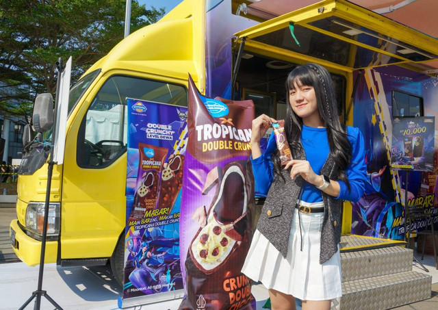 Influencer sekaligus eks member JKT48, Cindy Gulla, berada di booth Campina saat momen MPL Indonesia di Jakarta International Velodrome pada Juni 2024. Foto: Campina