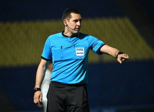 Rustam Lutfullin, wasit sepak bola asal Uzbekistan. Foto: UZFHM.uz